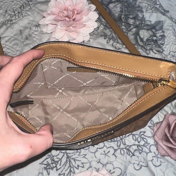 Michael Kors Jet Set Small Two Tone Logo Crossbody & Wallet Set - Picture 6 of 13